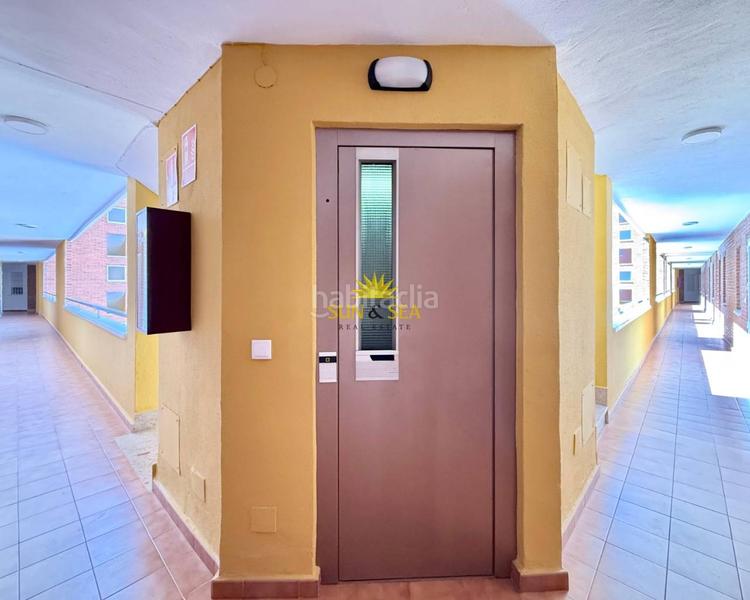 Foto c6280597-f4dc-415d-b643-0d197ba6380f. Apartament amb calefacció piscina a Playa de los Náufragos Torrevieja