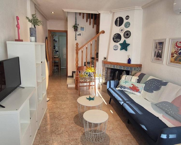 Foto 73d916cf-ed2b-47df-8e67-0f319b80c30f. Alquiler casa ltpgtltstronggtiexcldisponible desde septiembre hasta junio!ltstronggtltpgtltpgteste encantador bungalow adosado de dos plantas se en Santa Pola