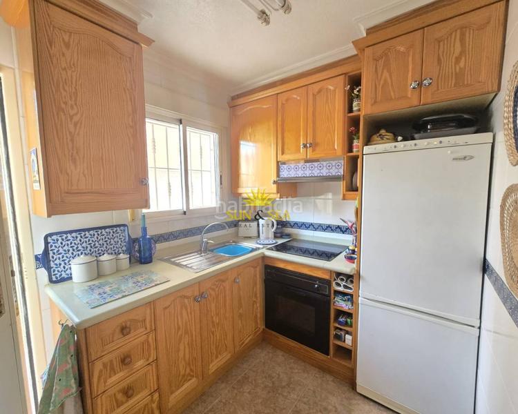 Foto 96273f67-ee9e-4ae7-8e61-4b9367753531. Alquiler casa ltpgtltstronggtiexcldisponible desde septiembre hasta junio!ltstronggtltpgtltpgteste encantador bungalow adosado de dos plantas se en Santa Pola