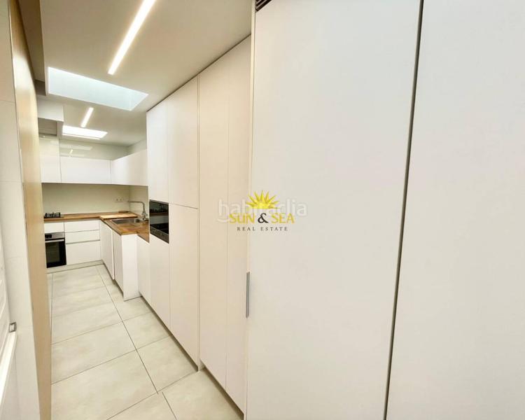 Foto 4fa98724-243b-48cd-a559-1e5aaa10ab4a. Alquiler chalet iexcldisponible desde ya para todo el antildeo!presentamos este magniacutefico chalet adosado en alquiler ubicado en una de las zo en Torrevieja