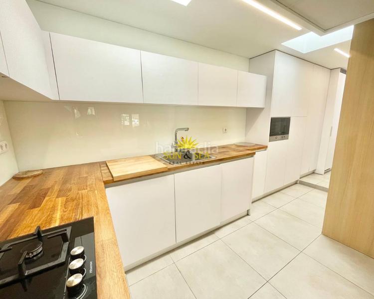 Foto 653521d4-d75c-4487-b4ae-6aa699ef7191. Alquiler chalet iexcldisponible desde ya para todo el antildeo!presentamos este magniacutefico chalet adosado en alquiler ubicado en una de las zo en Torrevieja