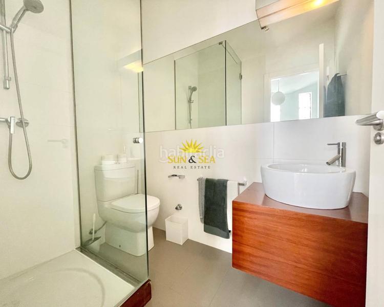 Foto 6bcbe58b-3dc8-46f2-8b2b-35724cc10b74. Alquiler chalet iexcldisponible desde ya para todo el antildeo!presentamos este magniacutefico chalet adosado en alquiler ubicado en una de las zo en Torrevieja