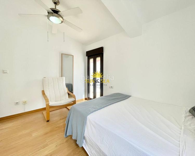 Foto 73f20261-c41f-493c-86f9-c2057de978be. Alquiler chalet iexcldisponible desde ya para todo el antildeo!presentamos este magniacutefico chalet adosado en alquiler ubicado en una de las zo en Torrevieja