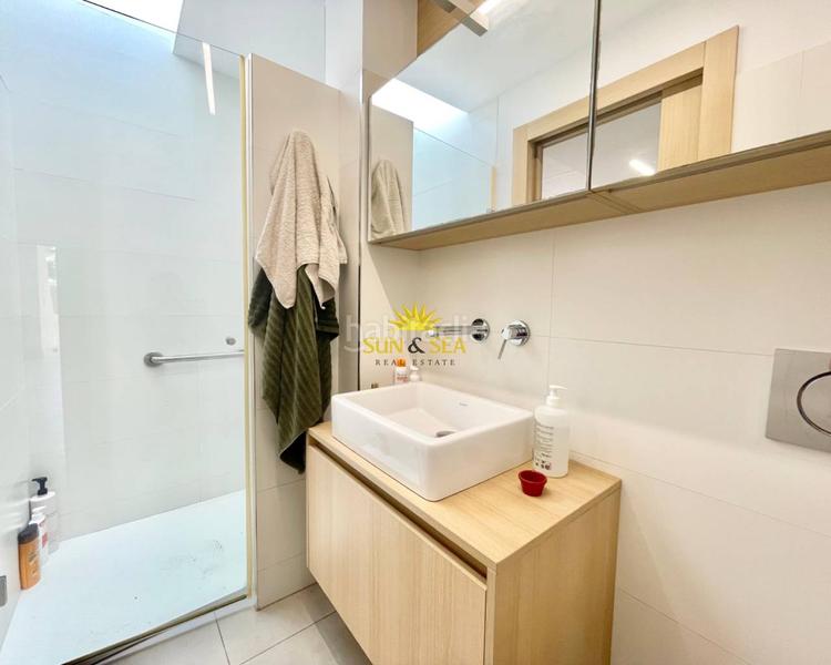 Foto 789276ce-958a-4b81-a661-210cb950144a. Alquiler chalet iexcldisponible desde ya para todo el antildeo!presentamos este magniacutefico chalet adosado en alquiler ubicado en una de las zo en Torrevieja