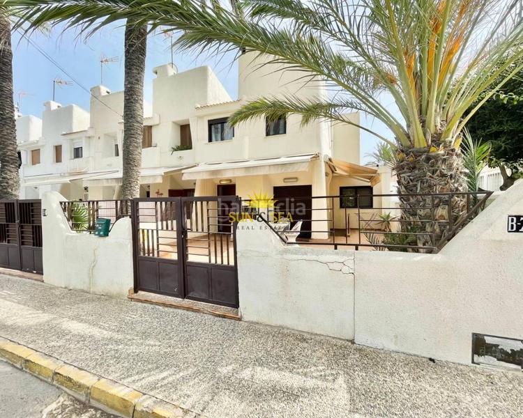 Foto f2fca4e5-de42-4c2c-8c4f-b7ca9d3ab342. Alquiler chalet iexcldisponible desde ya para todo el antildeo!presentamos este magniacutefico chalet adosado en alquiler ubicado en una de las zo en Torrevieja