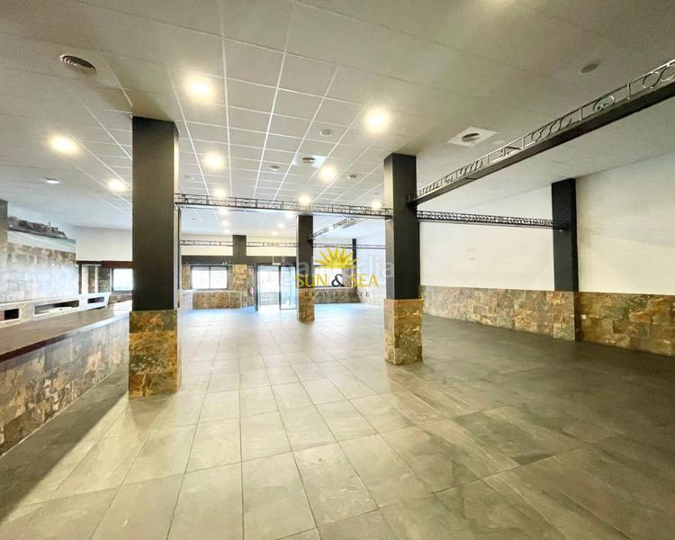 Foto 4a6b291f-2ead-4fa8-ad69-87549cd86526. Affitto locale commerciale in Las Piscinas Naturales Torrevieja