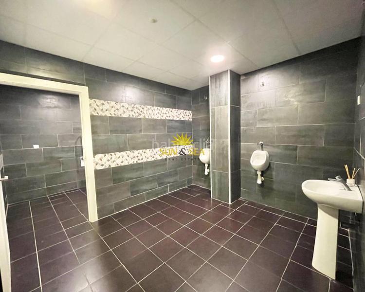 Foto 79b07be3-c838-4fe5-a8a9-f8b45b3fa1f6. Location local commercial dans Las Piscinas Naturales Torrevieja