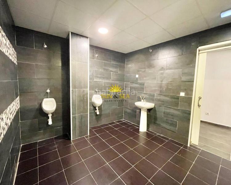 Foto 1b7cb37c-b0f4-4a08-bbaf-b4e2e36a2d7d. Rent business premise in Las Piscinas Naturales Torrevieja