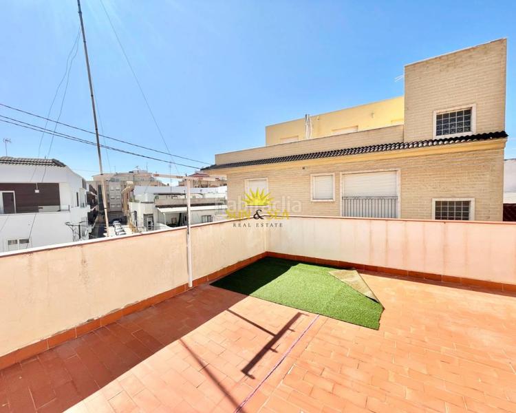 Foto 0104cde0-b991-4bfd-be8e-88c8ff11c568. Alquiler apartamento iexcldisponible desde noviembre para todo el antildeo!te presentamos este fantaacutestico apartamento en planta baja, ubicado en u en Alcázares (Los)