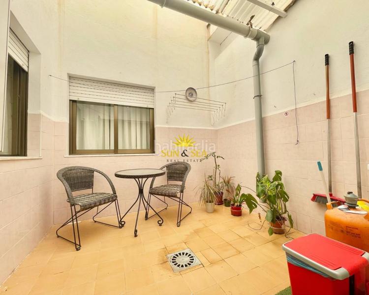 Foto 1aa7b1f6-0eed-45dd-a7cb-45b7bff19d9d. Alquiler apartamento iexcldisponible desde noviembre para todo el antildeo!te presentamos este fantaacutestico apartamento en planta baja, ubicado en u en Alcázares (Los)