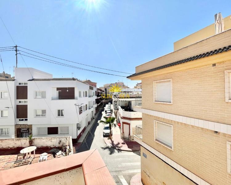 Foto 46d03c25-6482-4c57-850e-6ca0aa3daa3d. Alquiler apartamento iexcldisponible desde noviembre para todo el antildeo!te presentamos este fantaacutestico apartamento en planta baja, ubicado en u en Alcázares (Los)