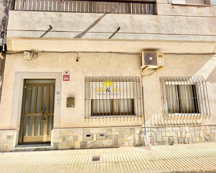 Foto e84a6cd6-f7c4-47a0-9d94-c7ca698f77e8. Alquiler apartamento iexcldisponible desde noviembre para todo el antildeo!te presentamos este fantaacutestico apartamento en planta baja, ubicado en u en Alcázares (Los)