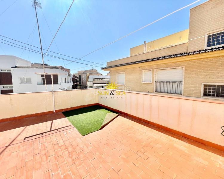 Foto e92ad234-08ea-402a-9418-ac54c44475e9. Alquiler apartamento iexcldisponible desde noviembre para todo el antildeo!te presentamos este fantaacutestico apartamento en planta baja, ubicado en u en Alcázares (Los)