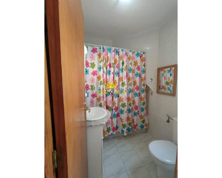 Foto 6a3a7b06-771a-4c52-bb6f-8ea555b0f828. Alquiler casa iexcldisponible desde el 1 de julio para todo el antildeo!te presentamos esta fantaacutestica oportunidad de adquirir un bungalow en Torrevieja