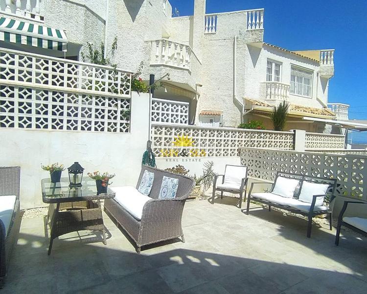 Foto fddb4266-9c3c-4364-8029-a6b001450c39. Alquiler casa iexcldisponible desde el 1 de julio para todo el antildeo!te presentamos esta fantaacutestica oportunidad de adquirir un bungalow en Torrevieja