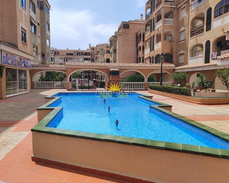 Foto 993ac777-2473-4e0b-985b-f7ac1a720c4f. Lloguer apartament amb calefacció aparcament piscina a Torrevieja