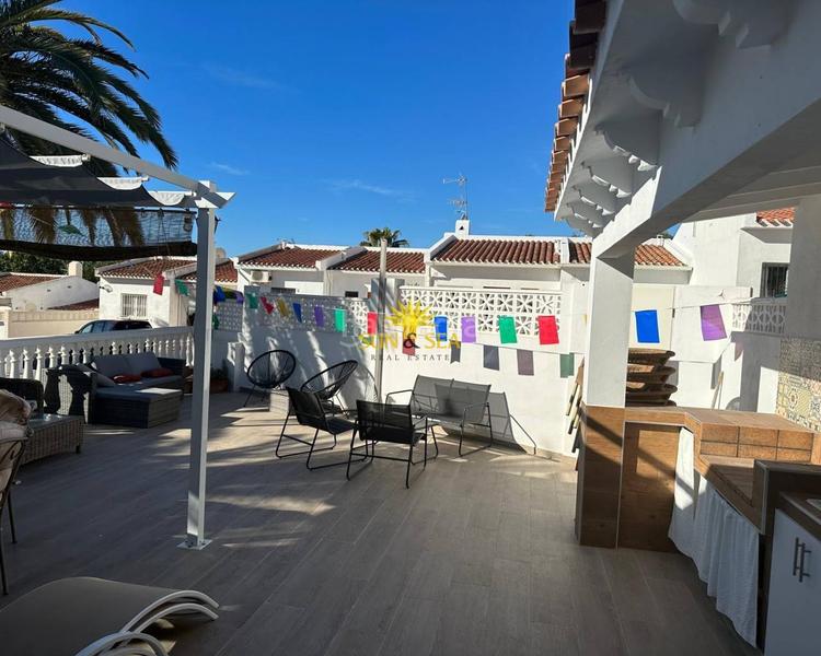 Foto 1889b710-24e0-4714-b551-4562ee181baa. Alquiler chalet iexcldisponible desde septiembre hasta junio!te presentamos este precioso chalet en una de las zonas maacutes tranquilas y agradab en Nucia (la)