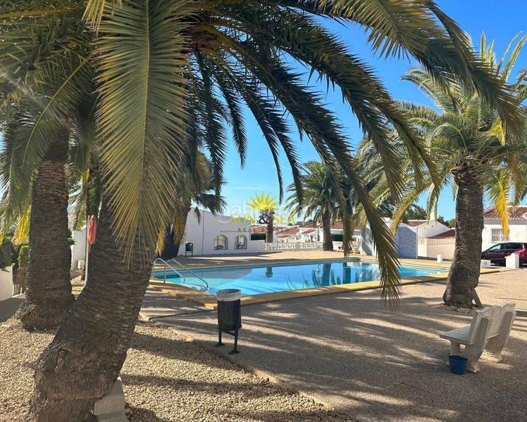 Foto 672a0e1b-494b-4f01-acbb-0ebef781d00a. Alquiler chalet iexcldisponible desde septiembre hasta junio!te presentamos este precioso chalet en una de las zonas maacutes tranquilas y agradab en Nucia (la)