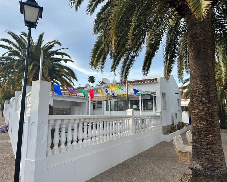 Foto 8cbc3d7e-745f-41e6-9f83-521bd8f4aaf6. Alquiler chalet iexcldisponible desde septiembre hasta junio!te presentamos este precioso chalet en una de las zonas maacutes tranquilas y agradab en Nucia (la)