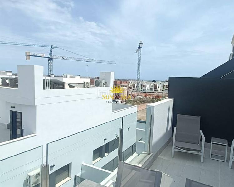 Foto d17951f0-6ab6-40f5-949a-70606d60da91. Lloguer àtic amb calefacció aparcament piscina a Torrevieja