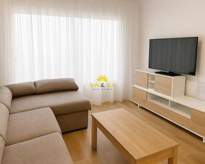 Miete Appartement in Zona Galúa - Calnegre. Alquiler desde octubre hasta junioampnbspdisponible este amplio