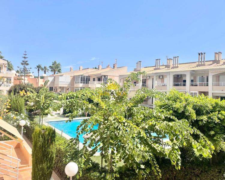 Foto 4d4436d1-ca56-4a75-970b-01d4c48e8af5. Alquiler apartamento iexcldisponible desde septiembre para todo el antildeo!te presentamos este amplio apartamento en alquiler de larga duracioacuten, en Torrevieja