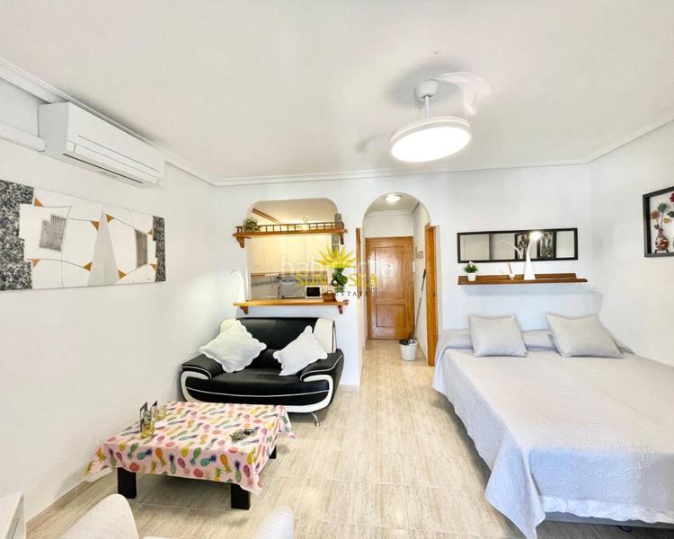 Foto b2eab517-bcfc-40cb-adfa-970424f056b3. Rent studio with heating pool in Cañada del Molino Torrevieja