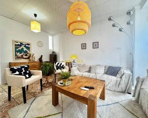 Alquiler Apartamento en Centro. Disponible desde el 23 de agosto para todo el antildeote present
