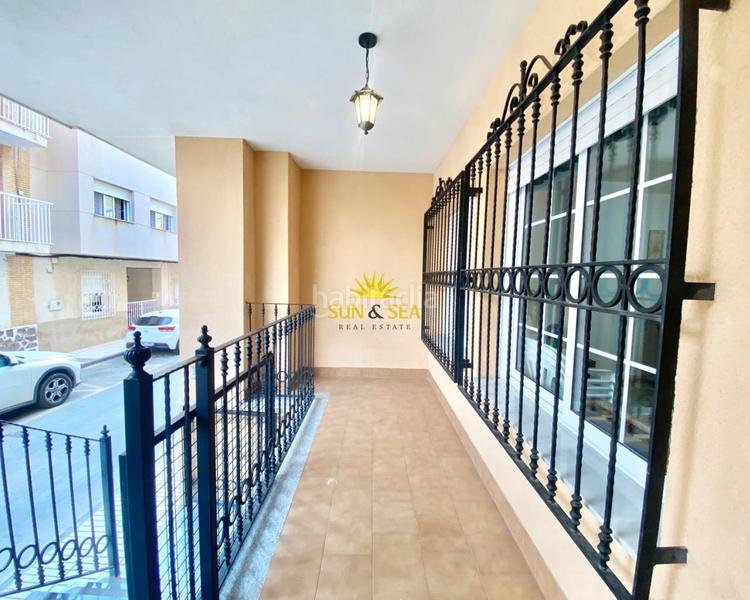Foto 52fb0c9d-341e-452c-b8a6-ed98d5e276a1. Alquiler planta baja iexclalquiler desde septiembre para todo el antildeo!te presentamos este amplio apartamento en planta baja, ubicado enampnbsplos a en Alcázares (Los)