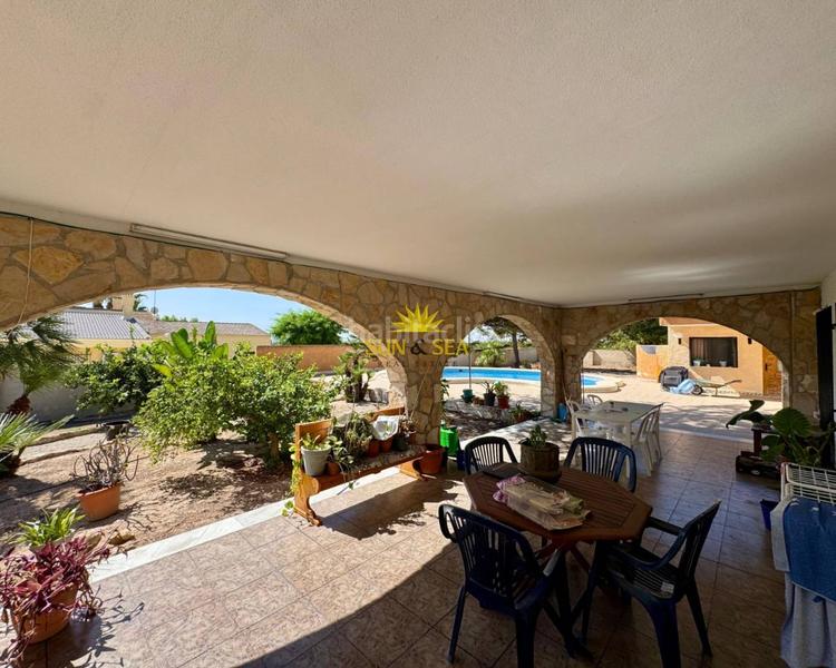 Foto 0a64aed6-407a-4a49-8379-227cd4e79d70. Alquiler masía iexclalquiler desde septiembre para todo el antildeo!te presentamos esta magniacutefica finca enampnbspel vincle, perfecta para qu en Elche / Elx