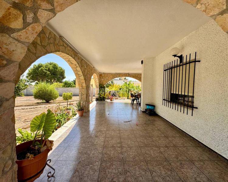 Foto 562c6461-e714-4330-b6e6-51cd40a49ece. Alquiler masía iexclalquiler desde septiembre para todo el antildeo!te presentamos esta magniacutefica finca enampnbspel vincle, perfecta para qu en Elche / Elx