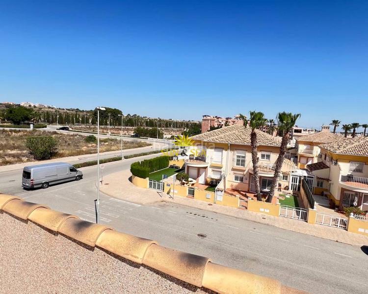 Foto c256ef5f-bf13-4f89-9bb1-01ee096a209a. Apartament amb calefacció a Los Almendros Orihuela