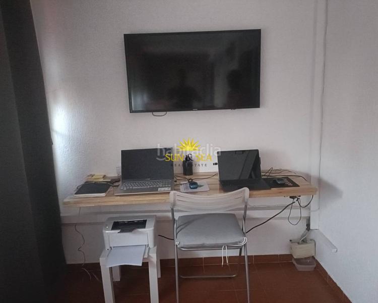 Foto 248106f7-4379-477d-b901-493cf90ed7f3. Alquiler apartamento iexcldisponible desde octubre hasta mayo!te presentamos este amplio y coacutemodo piso ideal para pasar la temporada en un entorno en Alicante