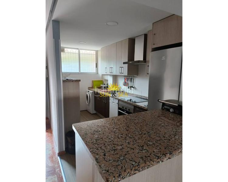 Foto 71c0fc51-6644-4caf-8aff-2d1ead0ec095. Alquiler apartamento iexcldisponible desde octubre hasta mayo!te presentamos este amplio y coacutemodo piso ideal para pasar la temporada en un entorno en Alicante
