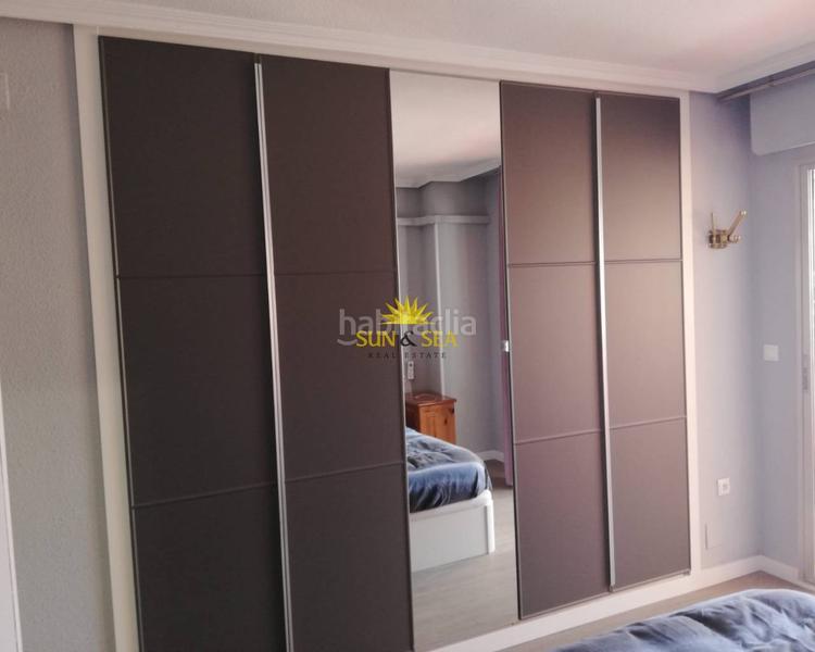 Foto 7cd5c7ea-f044-4f88-93cd-0e8ebbd2868d. Alquiler apartamento iexcldisponible desde octubre hasta mayo!te presentamos este amplio y coacutemodo piso ideal para pasar la temporada en un entorno en Alicante