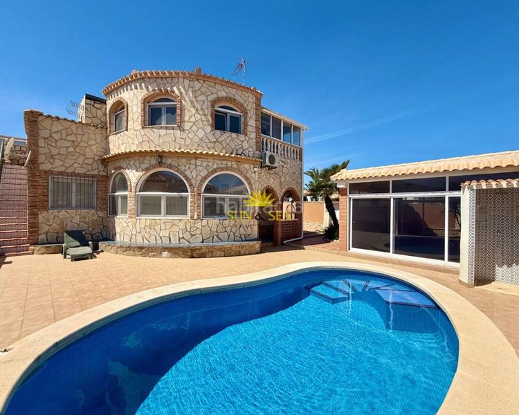 Foto 534cda12-0a64-41c9-8419-a5713d50c169. Chalet avec chauffage parking piscine dans La Florida Orihuela