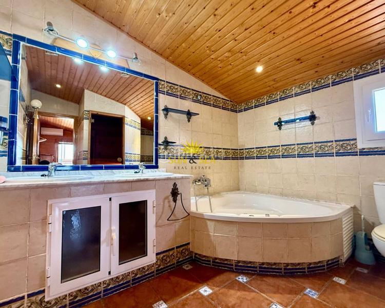 Foto 8657c695-8324-4b37-9491-169411e1e6bd. Chalet avec chauffage parking piscine dans La Florida Orihuela