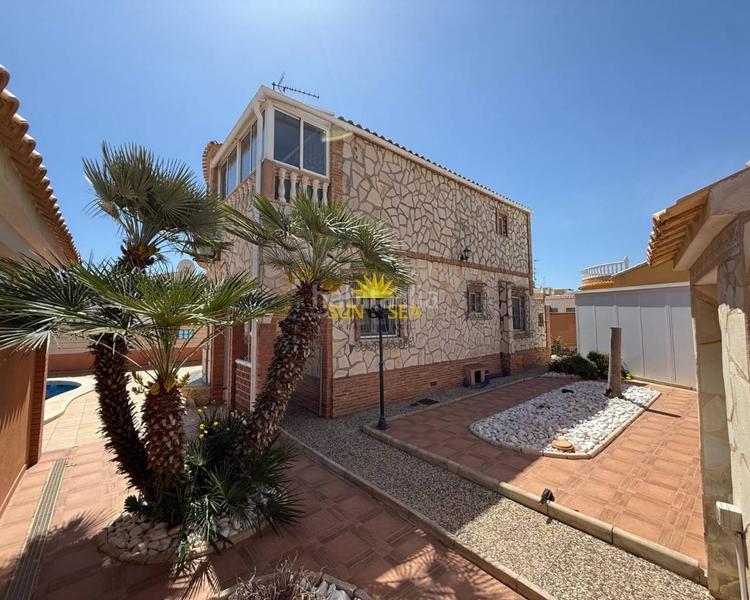 Foto dc5aba26-1342-40df-9494-cee35f01f8c1. Chalet avec chauffage parking piscine dans La Florida Orihuela