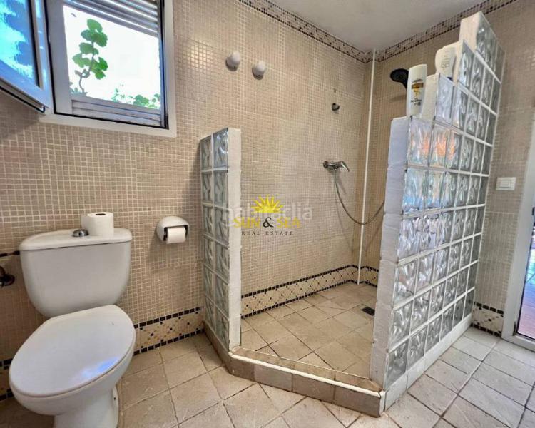 Foto ae7fd79d-10d1-49e5-bc84-ece6f2bd493f. Lloguer casa amb calefacció aparcament piscina a Torrevieja