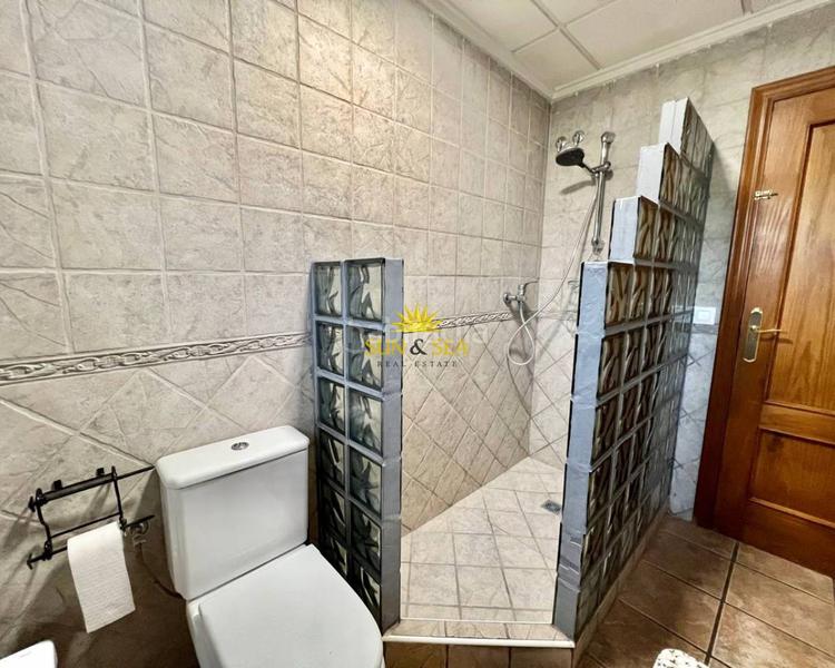 Foto f78b29e8-dc87-4fd2-85c9-6a5de27f197e. Lloguer casa amb calefacció aparcament piscina a Torrevieja