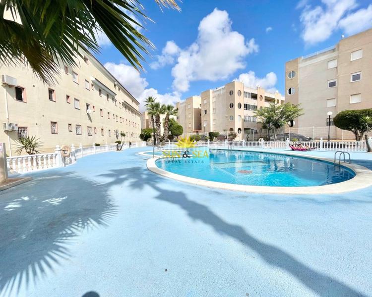 Foto 9b568c78-b0ef-4ecf-8771-f1cfbf02f331. Lloguer pis amb calefacció aparcament piscina a Zona Carrefour - Urbanizaciones Torrevieja