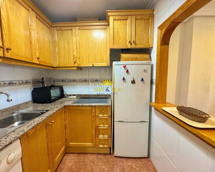 Foto 9b7feb70-bdd2-496d-b7c8-73d851b779a0. Alquiler piso iexclalquiler disponible desde ya para todo el antildeo!descubre este acogedor apartamento situado en laampnbsp3ordf planta con as en Torrevieja