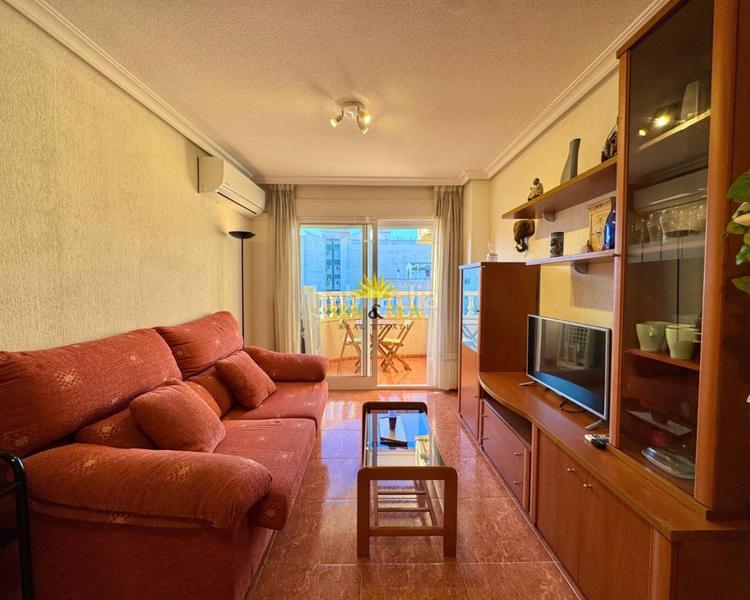 Foto d167735f-9e3d-4233-bf34-669c6e8f5690. Alquiler piso iexclalquiler disponible desde ya para todo el antildeo!descubre este acogedor apartamento situado en laampnbsp3ordf planta con as en Torrevieja