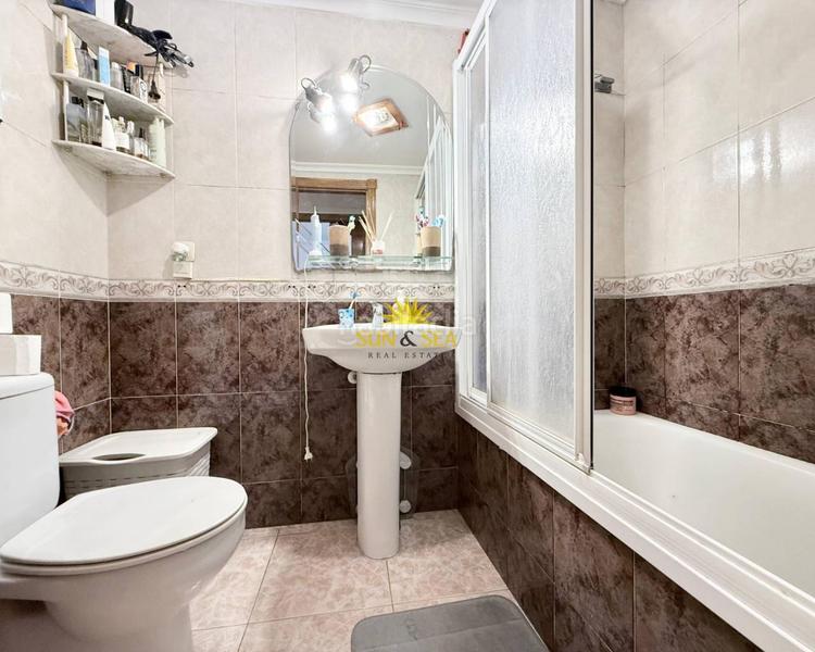 Foto df08449c-e4ed-4f97-b237-38b583a44340. Planta baja iexclen venta planta baja en el centro deampnbsp!bonitaampnbspplanta bajaampnbsptotalmenteampnbspamueblada, lista para e en Torrevieja