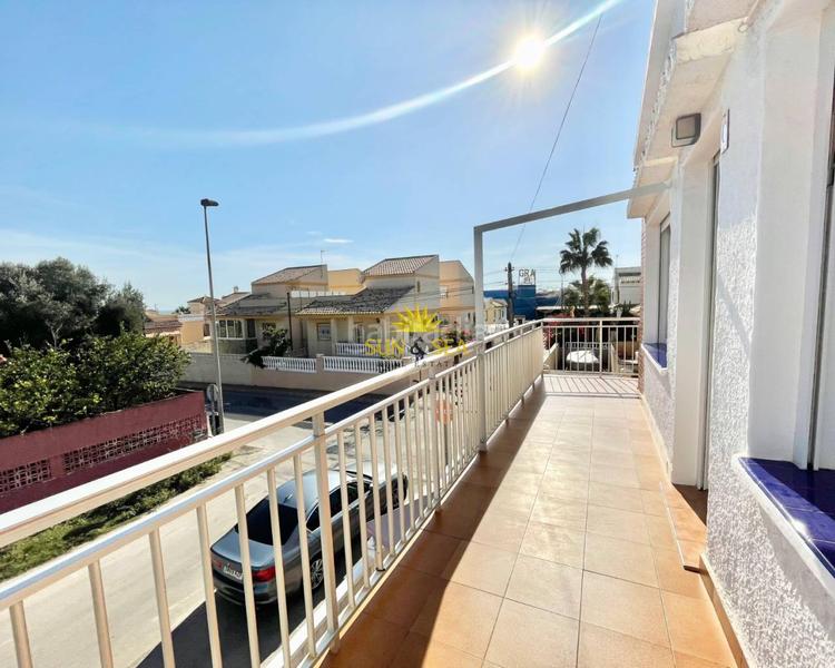 Foto 54895cbb-d8a3-455e-b282-84bc673177a0. Lloguer apartament amb calefacció piscina a Zona los Frutales Torrevieja