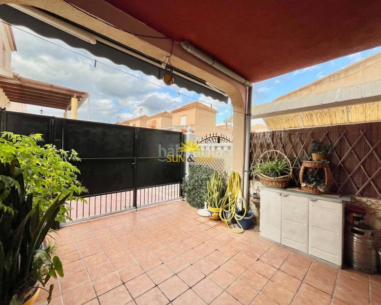 Foto 12bfadcc-cb8f-47a0-ad2a-d02ec9b6b33f. Chalet con riscaldamento piscina in Playa Flamenca Orihuela