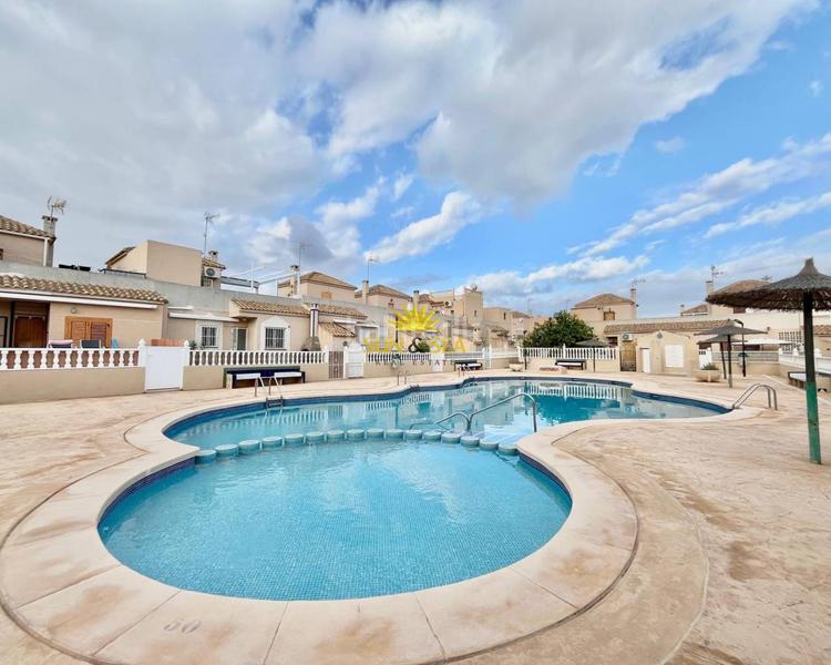 Foto 678e0646-35c1-4cc9-959d-b2751838c5c6. Chalet con riscaldamento piscina in Playa Flamenca Orihuela