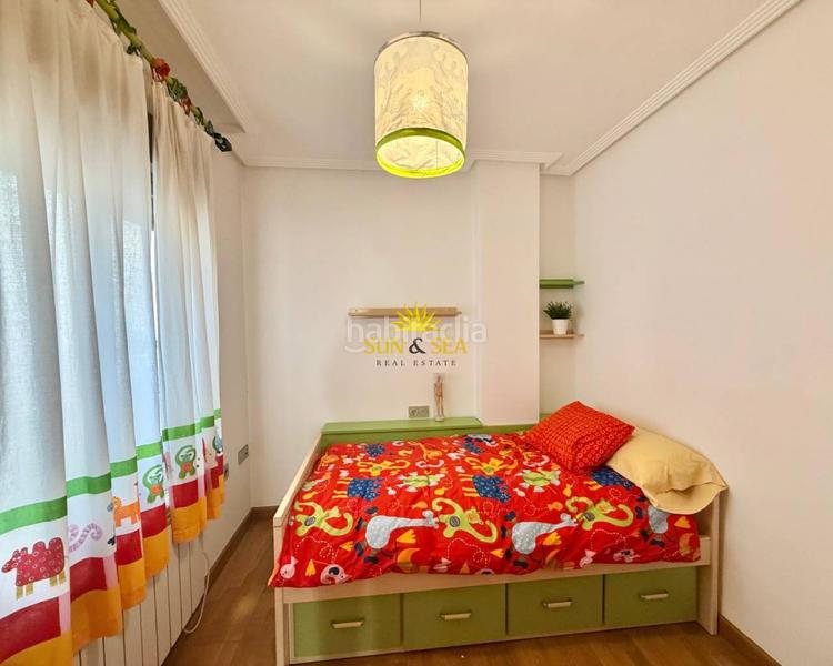 Foto 0bf950c1-3f02-40f0-9638-d7d5f84683f7. Alquiler piso iexclalquiler disponible desde enero para todo el antildeo!te presentamos esteampnbspamplio y luminoso apartamento de 110 msup2, u en Torrevieja