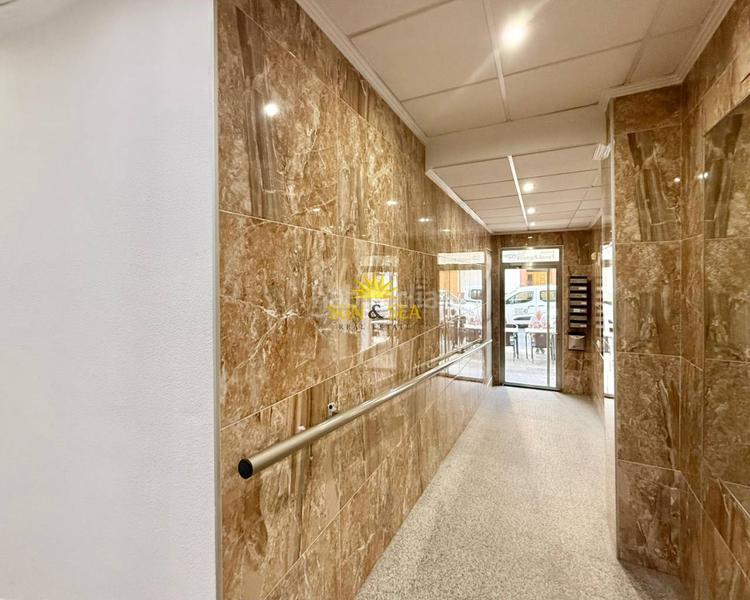 Foto fb6ff23b-e7af-4fdc-9993-ee56aa43583f. Alquiler piso iexclalquiler disponible desde enero para todo el antildeo!te presentamos esteampnbspamplio y luminoso apartamento de 110 msup2, u en Torrevieja