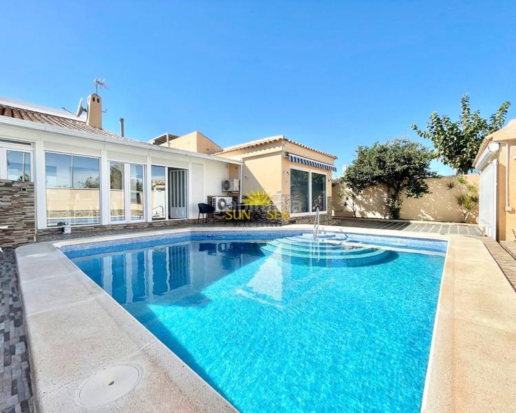 Foto 741499ba-0f8e-46d5-ab82-cd2a43d5d267. Lloguer casa amb calefacció aparcament piscina a Pilar de la Horadada